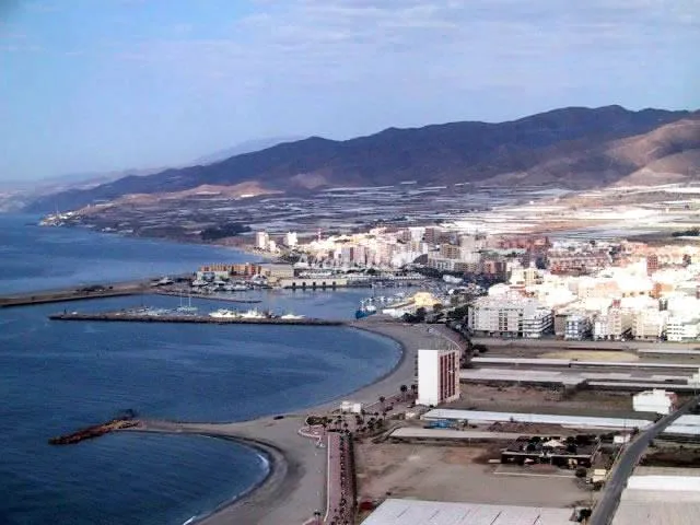 PISO TOÑI en ADRA — foto 1 de 20