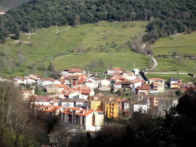 Alojamiento turístico LA REGORIA-CASA DE ALDEA en CABRALES · ASTURIAS