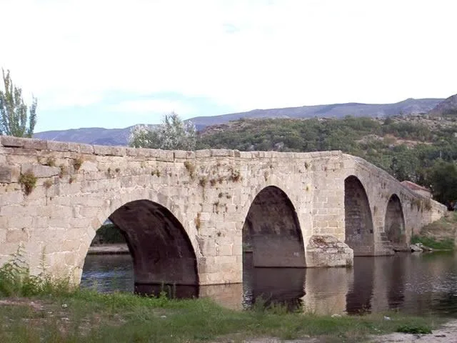 LA PEGUERA DE GREDOS-HABT. DOBLE 1 en BURGOHONDO — miniatura 10