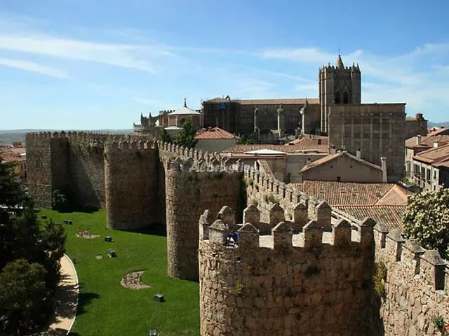Alojamiento turístico CASA MÓNICA en NARRILLOS DE SAN LEONARDO · ÁVILA