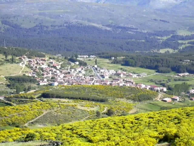 Alojamiento turístico LOS NAVAZUELOS en HOYOS DEL ESPINO · ÁVILA