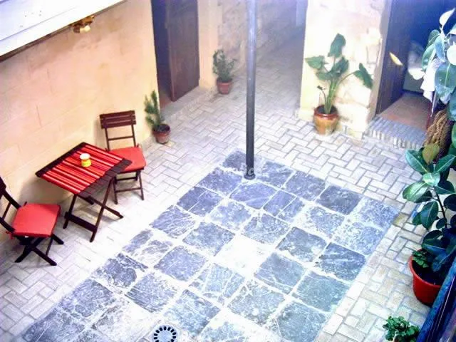 APARTAMENTOS EL PATIO ANDALUZ-APTO I-CON 3 CAMAS INDIVIDUALES en JEREZ DE LA FRONTERA — miniatura 12