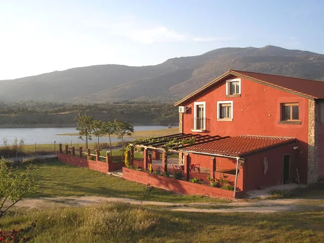 Alojamiento turístico LA GRANJA DEL PESCADOR-APTO 2 en CASAS DEL CASTAÑAR · CÁCERES