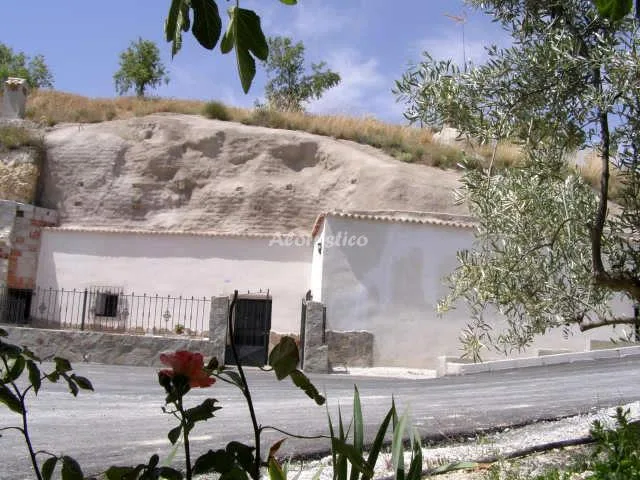 Alojamiento turístico CUEVA DEL SOL NACIENTE en CUEVAS DEL CAMPO · GRANADA