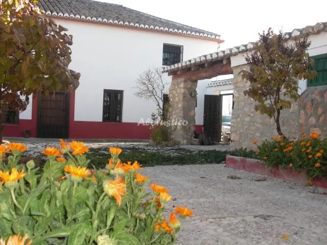 Alojamiento turístico CORTIJO LA LUZ en PEDRO MARTINEZ · GRANADA