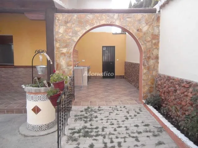 Alojamiento turístico CASA LAUREL Y ROMERO en NIGUELAS · GRANADA