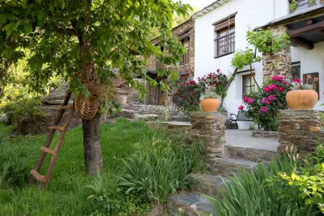 CASA DE LA ROCA en PITRES — miniatura 9