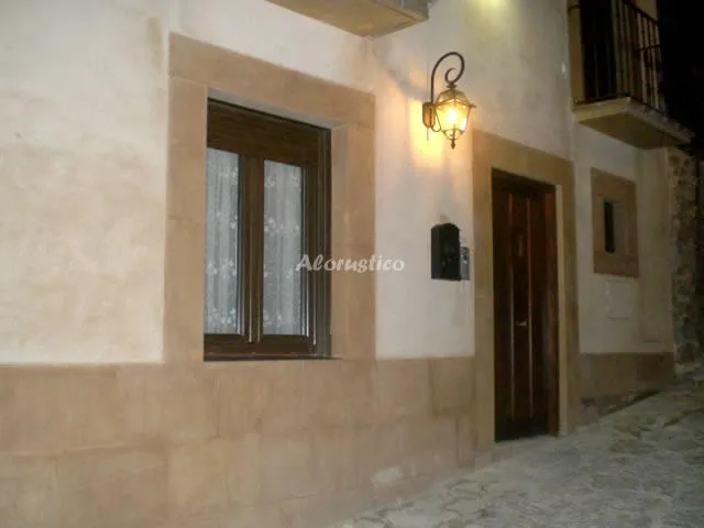 Alojamiento turístico CASA DEL CASTILLO - HABIT. PIEDRA (1ª PLANTA-MATRIMONIO) en SIGÜENZA · GUADALAJARA