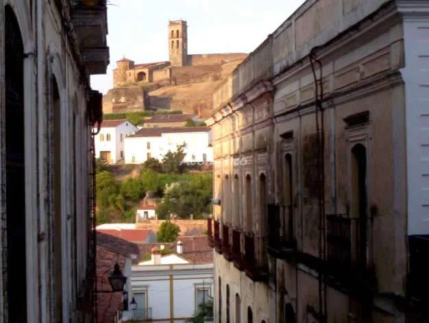 Alojamiento turístico LA CASA DE LA ESTACIÓN en ALMONASTER LA REAL · HUELVA