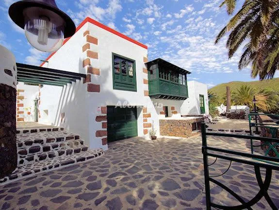 Alojamiento turístico FINCA LA CRUCITA-CASA HARÍA en HARÍA · ISLAS CANARIAS