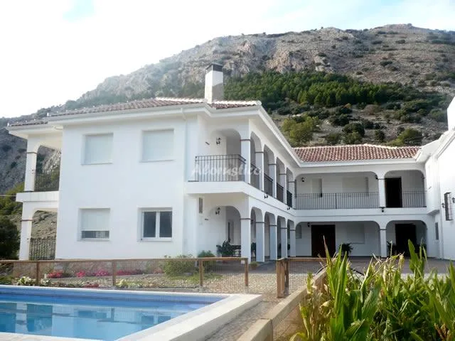 Alojamiento turístico APTOS MONTE DE LAS ÁNIMAS - APTO V en VALDEPEÑAS DE JAEN · JAÉN