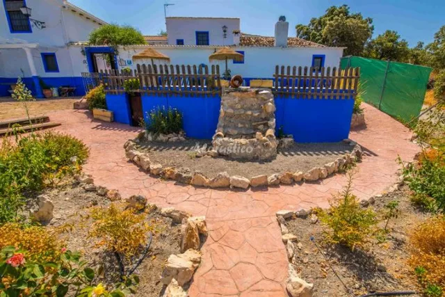 Alojamiento turístico CORTIJO LA SIERREZUELA en CASTILLO DE LOCUBÍN · JAÉN