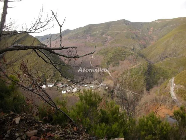 Alojamiento turístico CASA DO CONCELLO en ARNADO · LEÓN