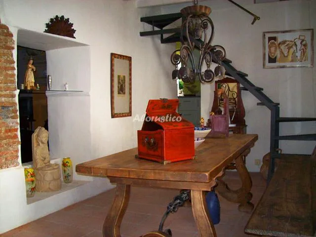 EL PATIO DE LA CALLE DE LA IGLESIA en COMARES — miniatura 4