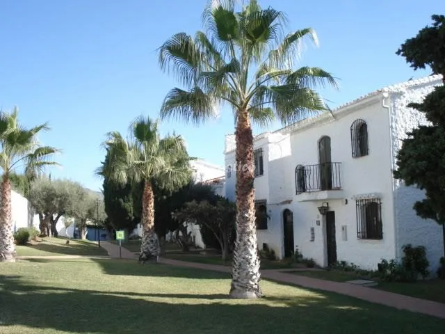 VILLA KAREN en NERJA — miniatura 4