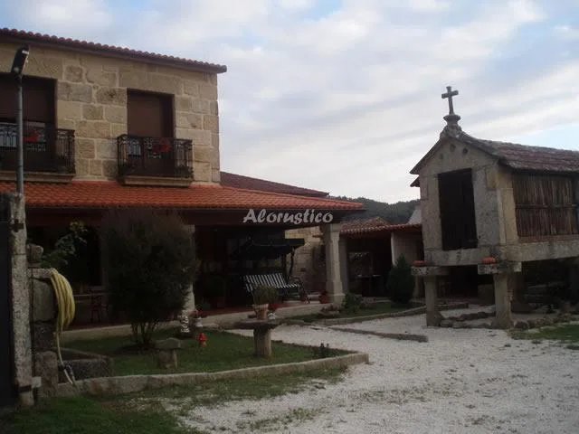 HOTEL EIRADO DO PINO-HAB. MATRIMONIO VISTAS FINCA en SIMES-MEAÑO — foto 3