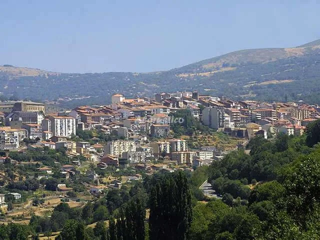Alojamiento turístico APTOS VALDESIERRA - 3 BAÑOS (BAJO A) en BÉJAR · SALAMANCA
