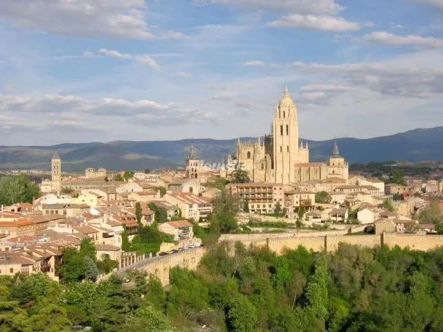 Alojamiento turístico CASA LAS AZAS en CASLA · SEGOVIA