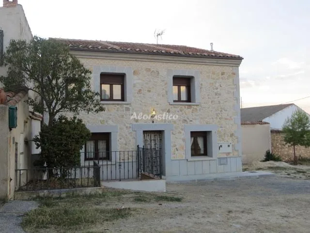 Alojamiento turístico CASA RURAL APOL en LASTRAS DEL POZO · SEGOVIA
